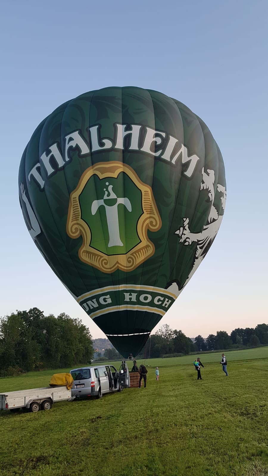 Ballon vollständig aufgeblasen am Boden