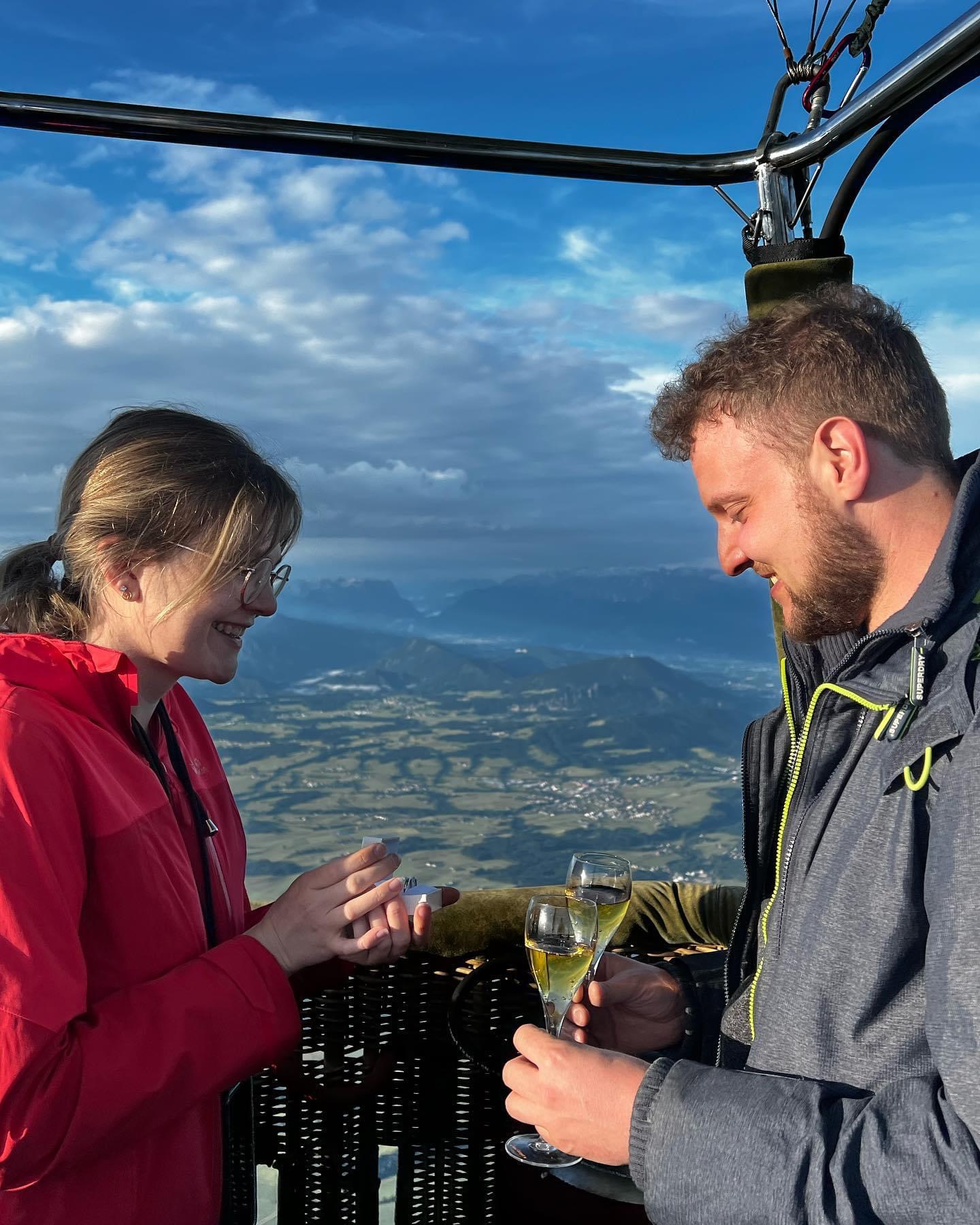 Antrag im Korb — romantischer Moment